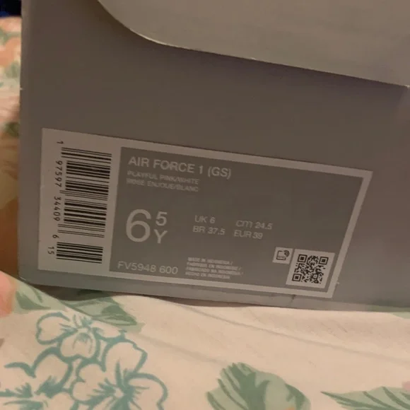 Nike Air Force 1 in Pink and White - Picture 4 of 7